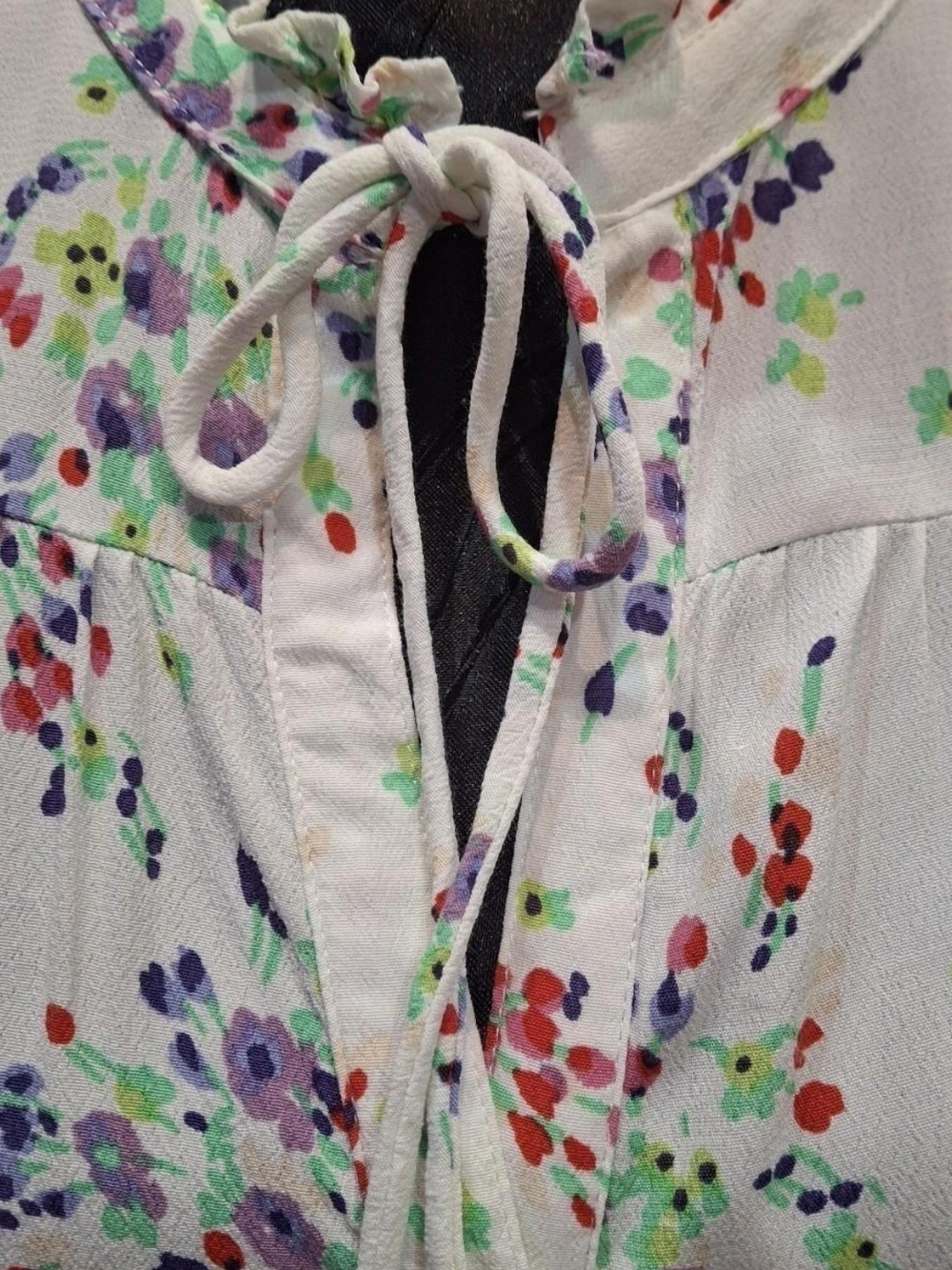 lovestitch White Floral Tie-Neck Cap Sleeve Blouse - Picture 3 of 7